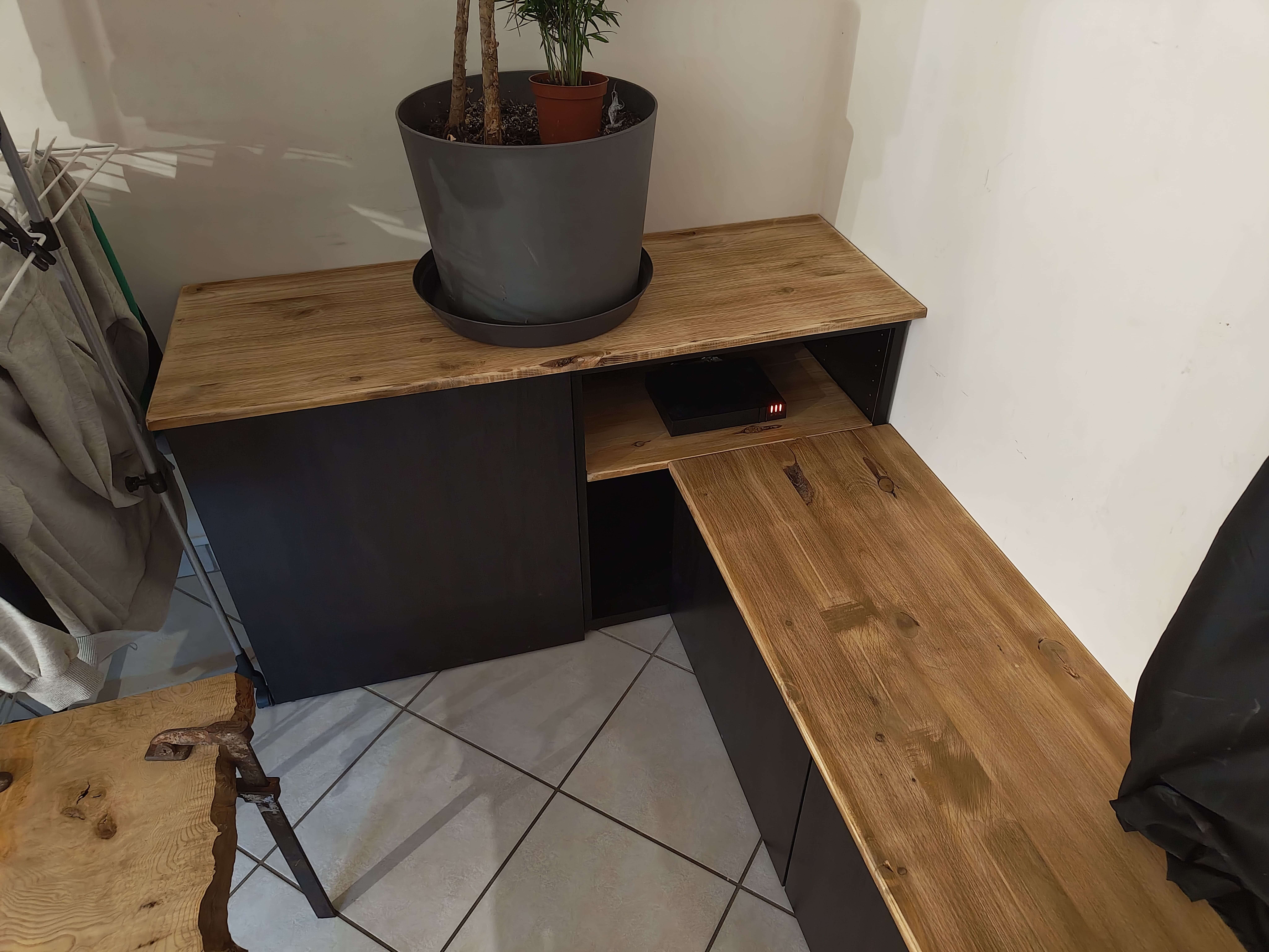 Tablette pin, tintée pour meuble avec création d'angles naturels1.1 — Urgence Habitat 38